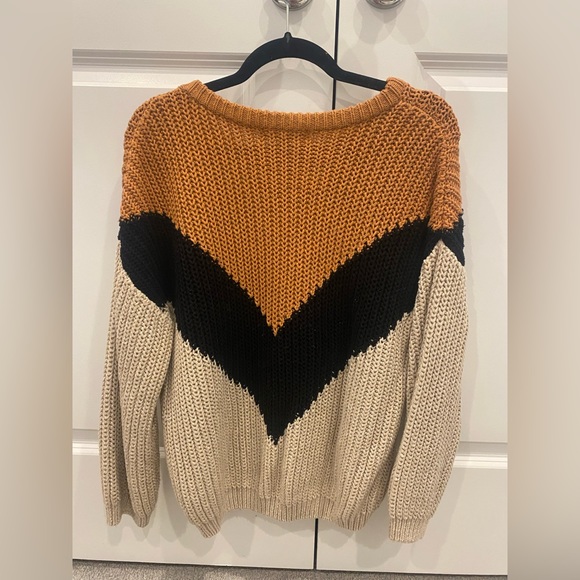 Lulu’s Size Small Neutrals Chevron Stripe Sweater - Picture 6 of 6